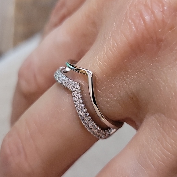 STERLING SILVER CZ CHEVRON RING